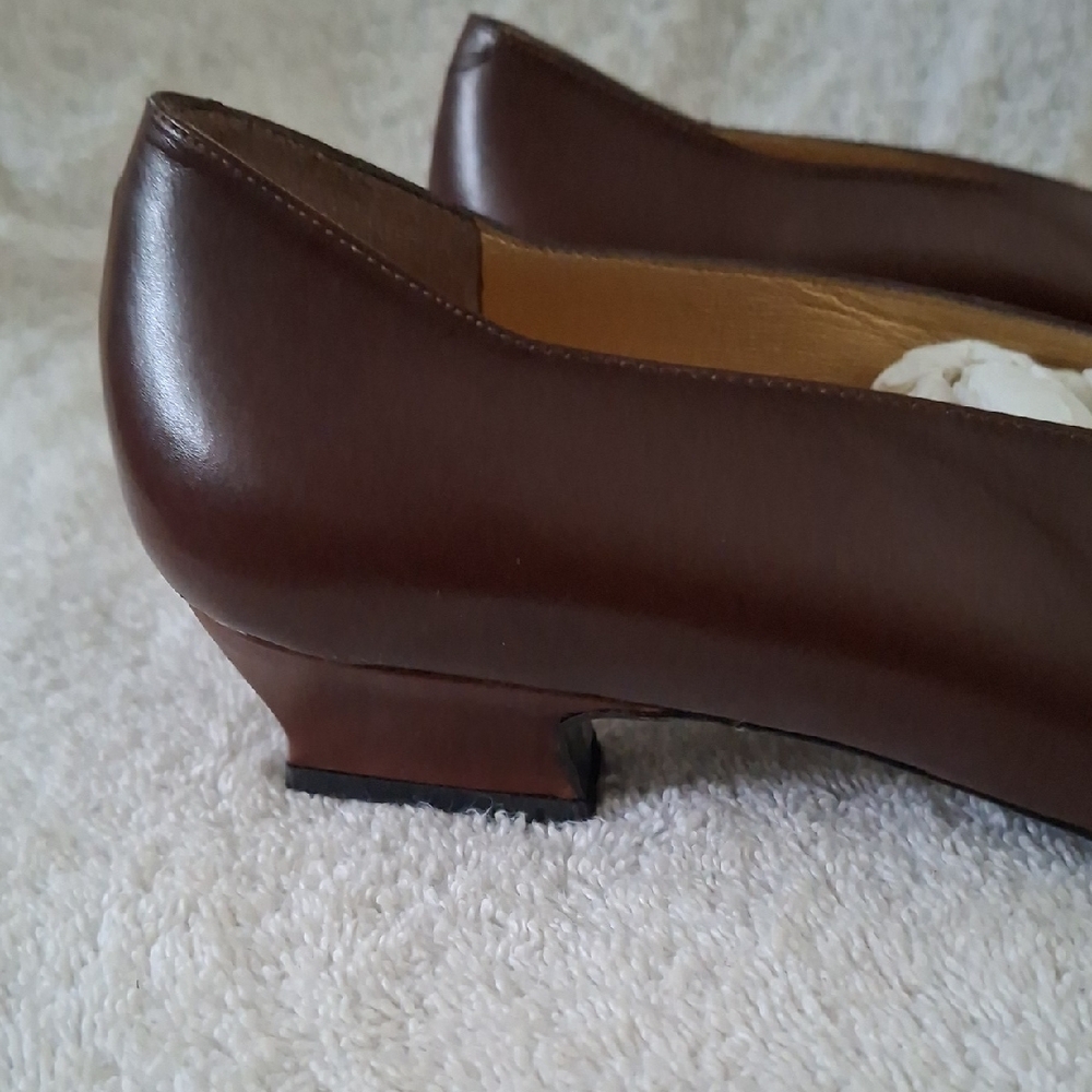 Elegant Brown Women's‎ Shoes - Picture 4 of 9